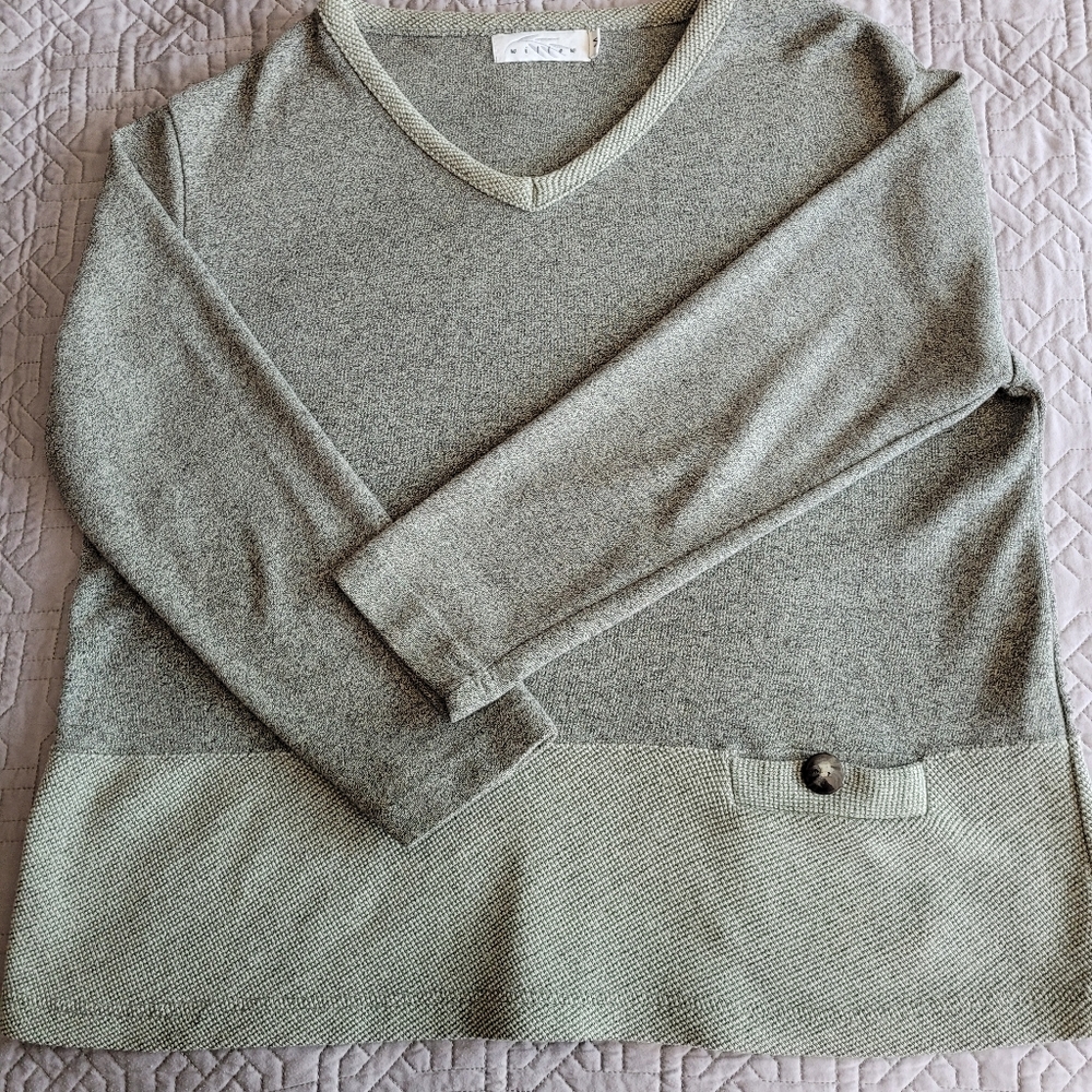 Gorgeous v neck fleece top